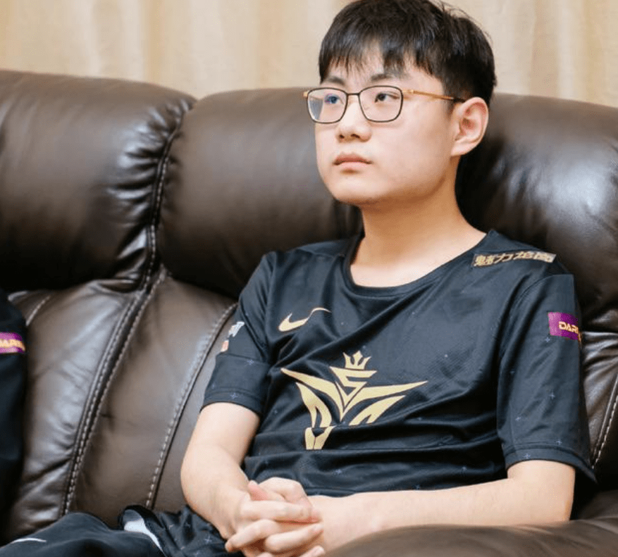 开云体育-关于Rookie回归赛场，精彩发挥首场状态亮眼，拜仁观众沸腾！的信息